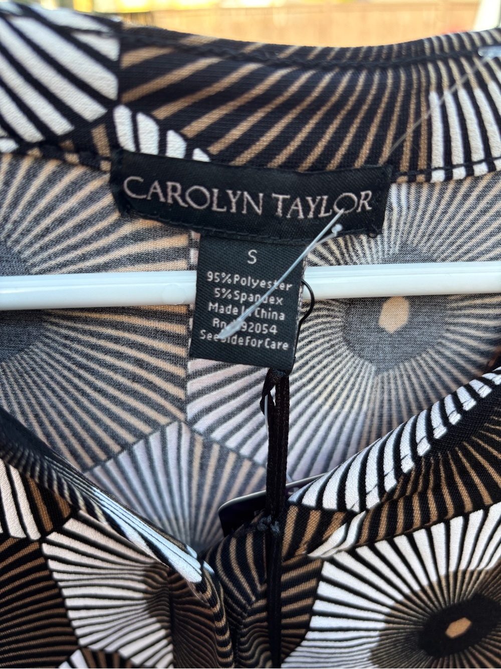Carolyn Taylor Brown, White & Black Geometric Tunic Blouse - Picture 5 of 8